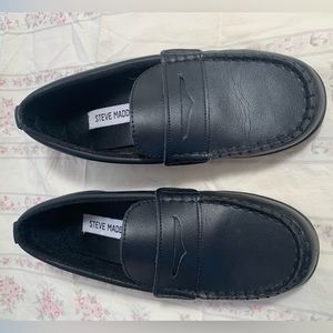 Boy’s size 2 Steve Madden shoes